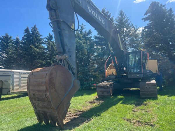 2016 Volvo EC480EL Excavator - Image 2